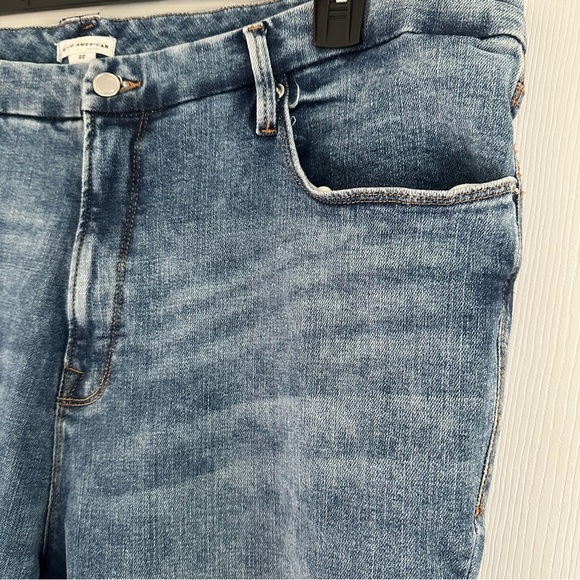 Size 22 Good American Light Wash Straight Leg Jeans - Picture 4 of 5